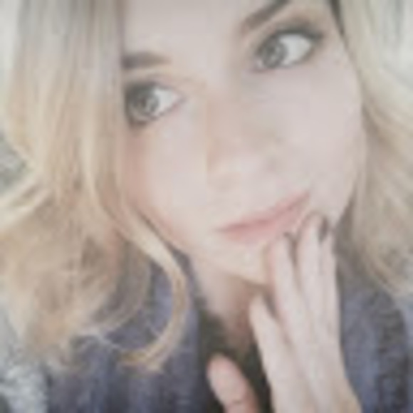 Profile Picture of Elizabeth Cseplo-adrian (@elizabethcady92) on Poshmark