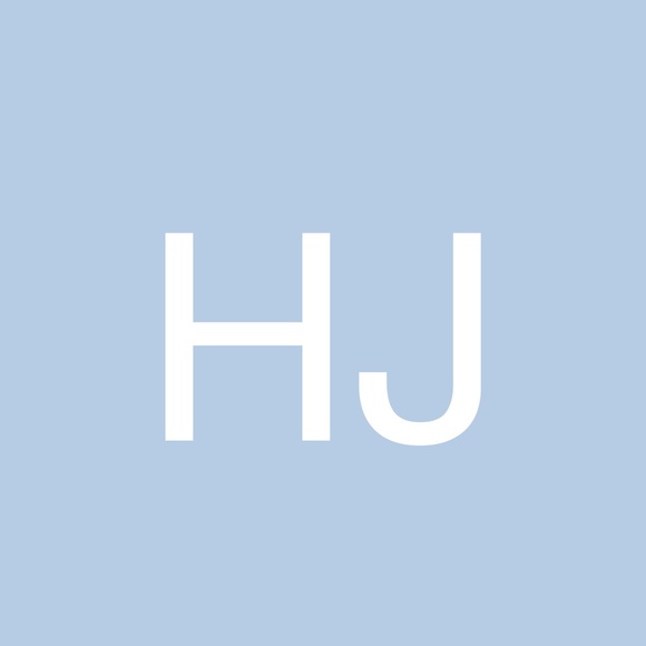Profile Picture of Hanna Jamal (@hannajamal) on Poshmark