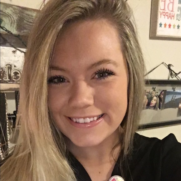 Profile Picture of Briana Knapp (@brianaknapp) on Poshmark