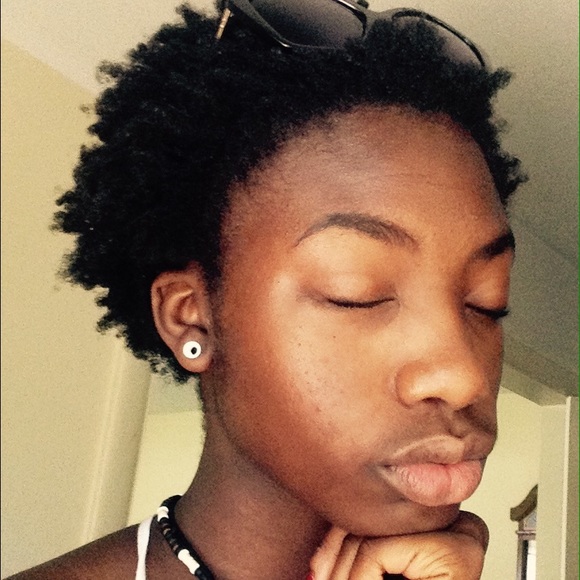 Profile Picture of Alea Brown (@fannyrain) on Poshmark