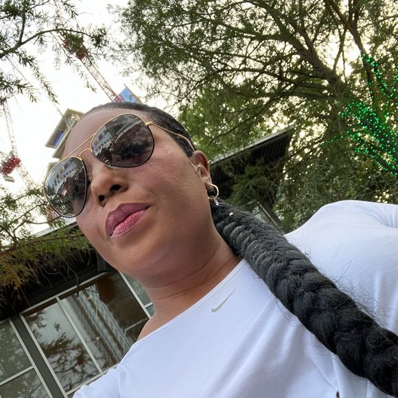 Profile Picture of Dosia Dixon (@dosia_dixon) on Poshmark