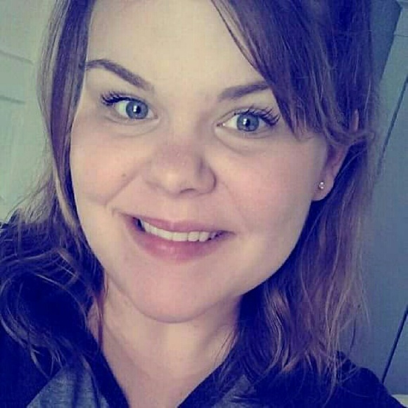 Profile Picture of Amberlyn Brown (@amberynbrown) on Poshmark