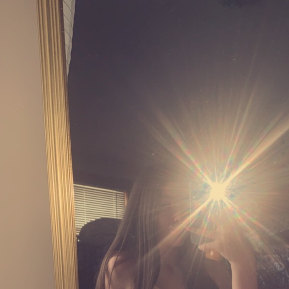 Profile Picture of Alia Nesselroad (@alianesselroad) on Poshmark