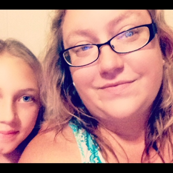 Profile Picture of Carissa Coverstone (@ccoverstone) on Poshmark