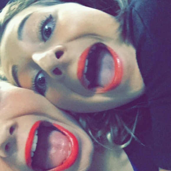 Profile Picture of Catia Sharbono (@catia_sfg) on Poshmark