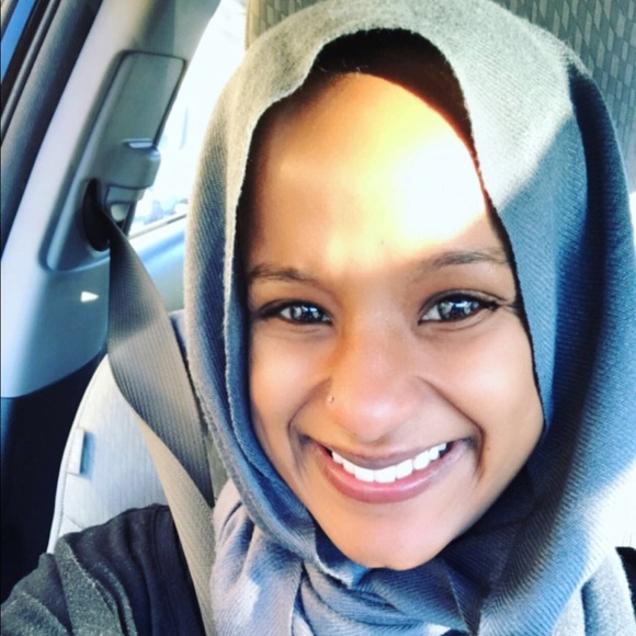Profile Picture of Mona Ahmed (@mona0913) on Poshmark