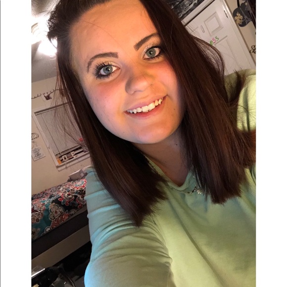 Profile Picture of Alexis James (@alexisjames559) on Poshmark