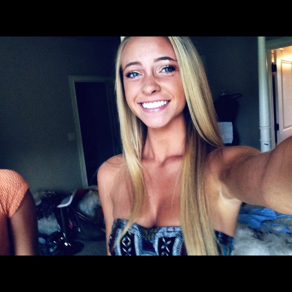 Profile Picture of Bri Datelle (@brimtelle) on Poshmark