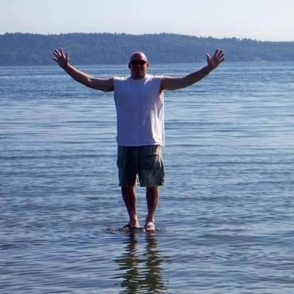 Profile Picture of David Riggins (@riggidiggi) on Poshmark