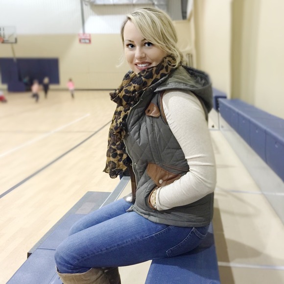 Profile Picture of Meg Watson (@m_watson2006) on Poshmark