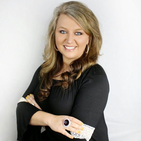 Profile Picture of Beverly Depew (@beverlyadepew) on Poshmark