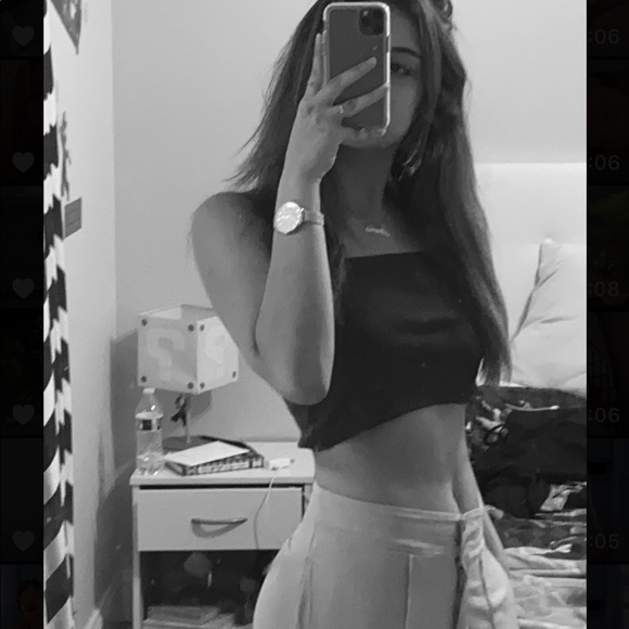 Profile Picture of Anna Cernik (@annapaulacernik) on Poshmark