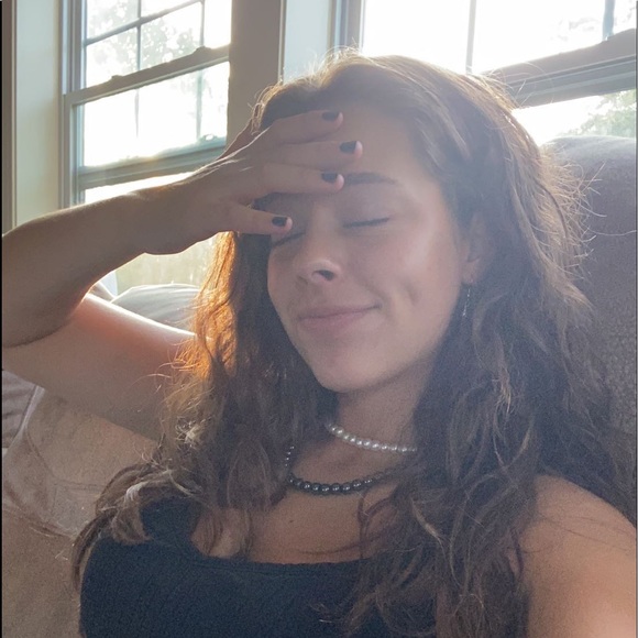 Profile Picture of Holly Vandenbussche (@hollyvandy77) on Poshmark