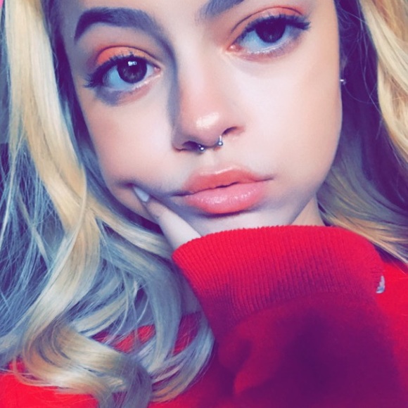 Profile Picture of Piper Hill (@pipermckenna7) on Poshmark