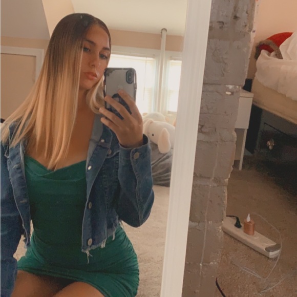 Profile Picture of Emma Marketti (@okayemma_) on Poshmark