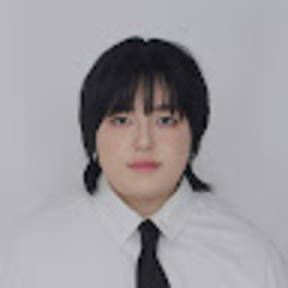 Profile Picture of Maya Bialek (@bialekmaya) on Poshmark