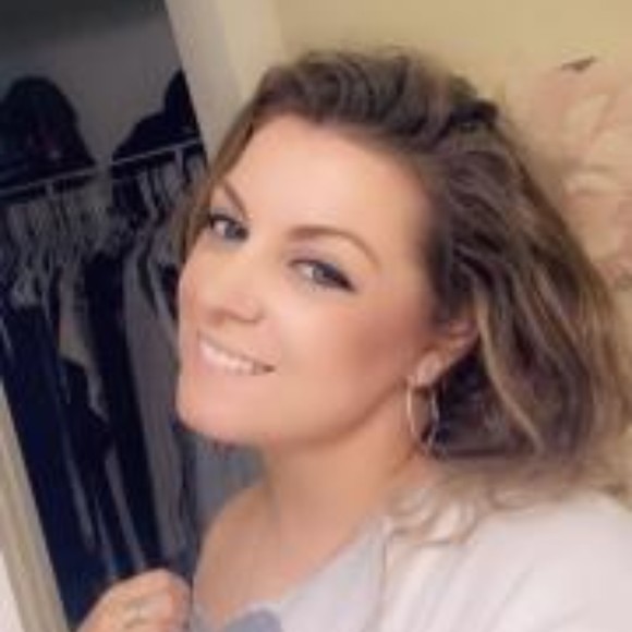 Profile Picture of Verna Moore (@yxmxlq2020) on Poshmark
