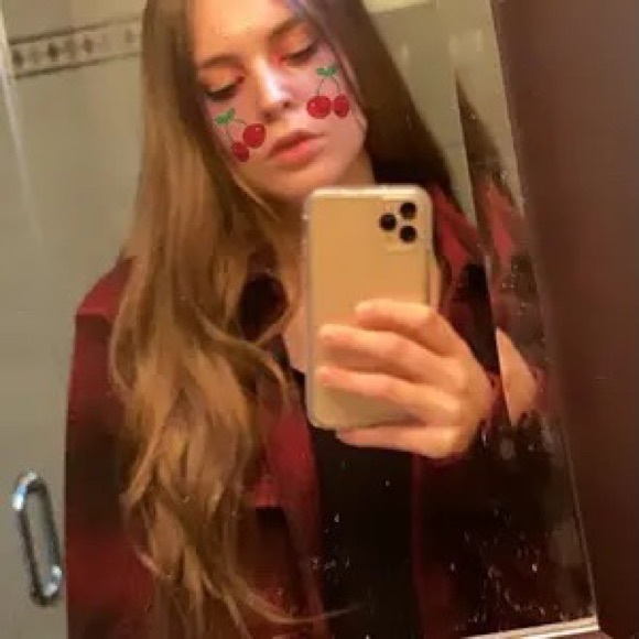 Profile Picture of Jade Neumeyer (@jadebbaby) on Poshmark