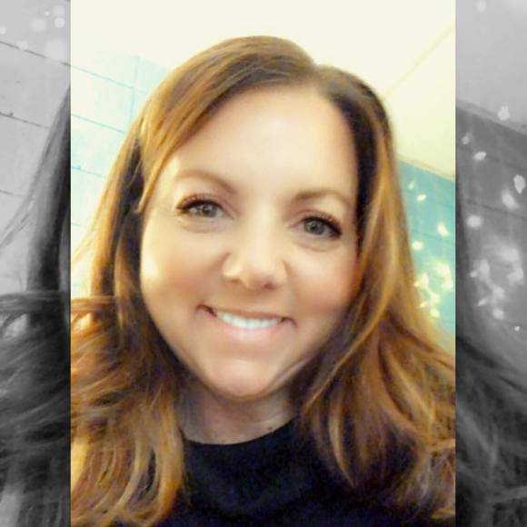 Profile Picture of Stacey Guthridge (@staceyguthridge) on Poshmark