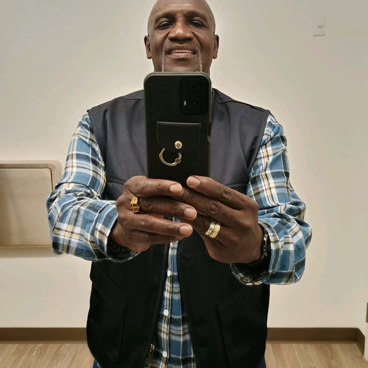 Profile Picture of sylvesterbratten (@sylvesterbratten) on Tiktok