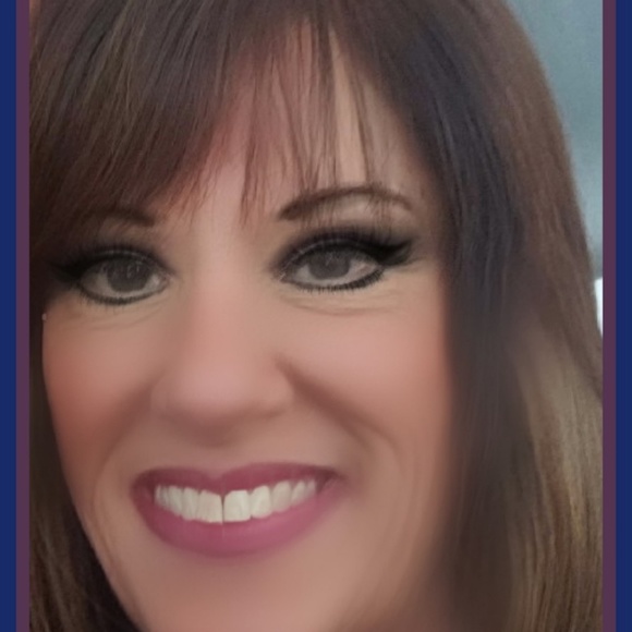 Profile Picture of Kim Adams (@kladams68) on Poshmark
