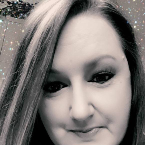 Profile Picture of Traci Dekemper (@cdekemper) on Poshmark