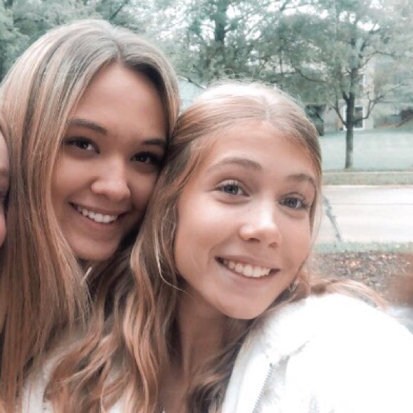 Profile Picture of Emily Davey (@emily_davey05) on Poshmark