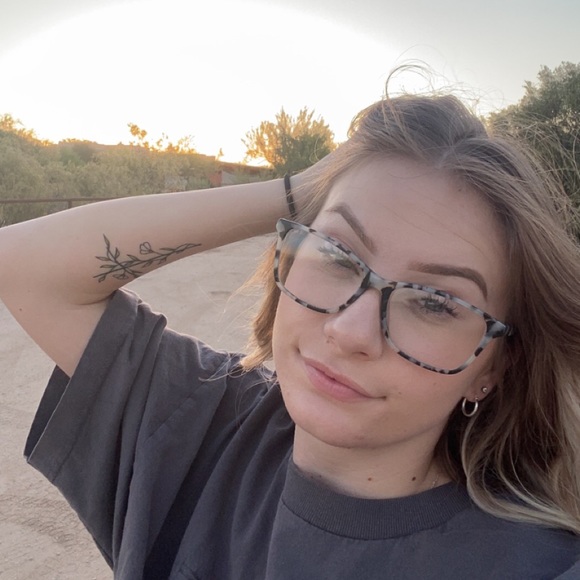 Profile Picture of Hailey Collier (@haileyallen418) on Poshmark