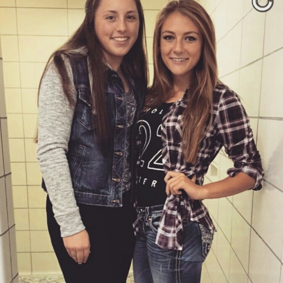 Profile Picture of Carlee Chasek (@crchasek) on Poshmark