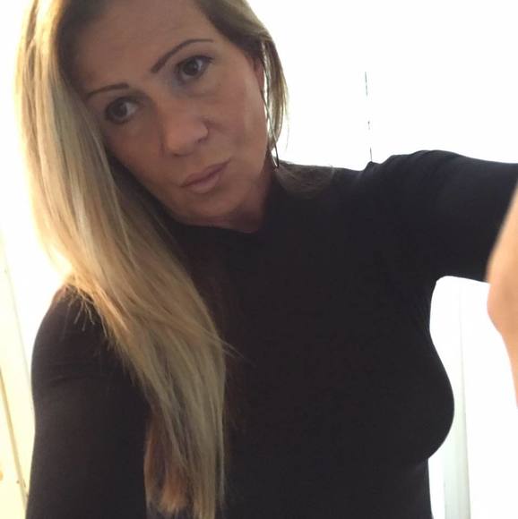 Profile Picture of Lorraine Costick (@lorrainec1959) on Poshmark