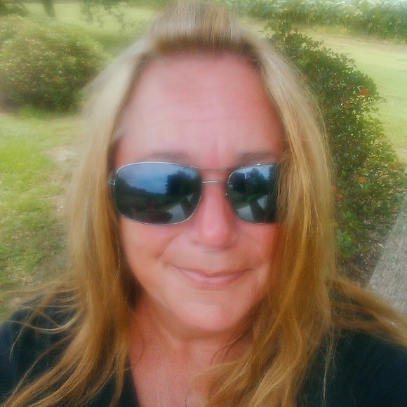 Profile Picture of Stephanie Dunlap (@sadunlap1970) on Poshmark