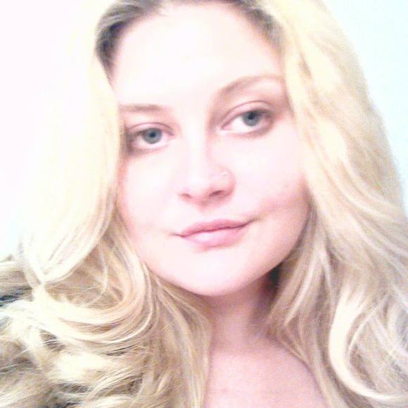 Profile Picture of Daina Hope (@sexy_hope16) on Poshmark