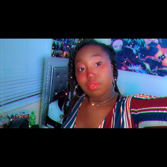 Profile Picture of Jazmyn Washington (@jazzylanddc) on Poshmark