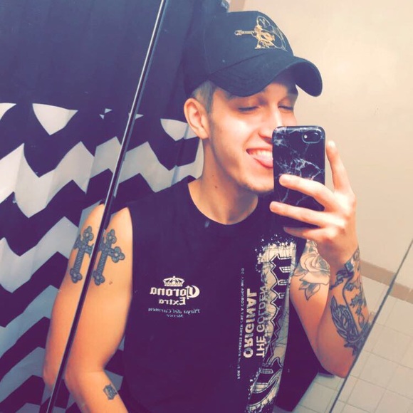 Profile Picture of Cody Fox (@codymfox) on Poshmark