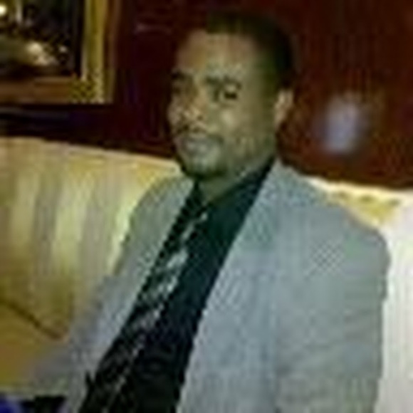 Profile Picture of Anthony Doakes (@anthonydoakes) on Poshmark