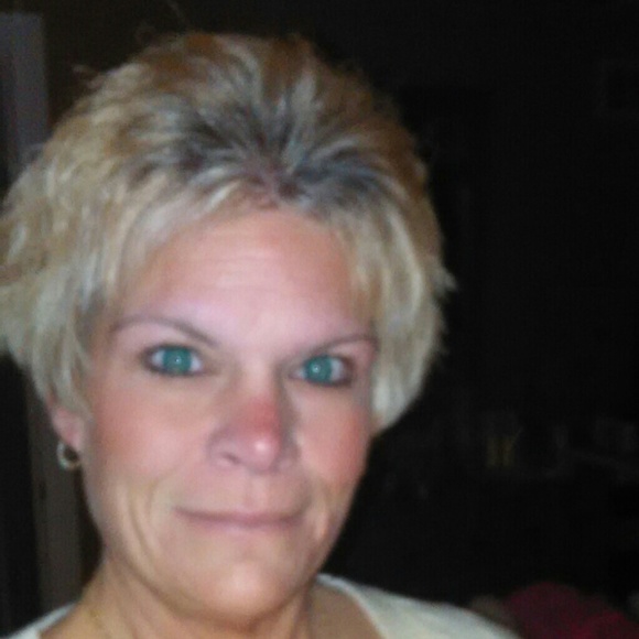 Profile Picture of Dottie Raikowski (@dottie037) on Poshmark