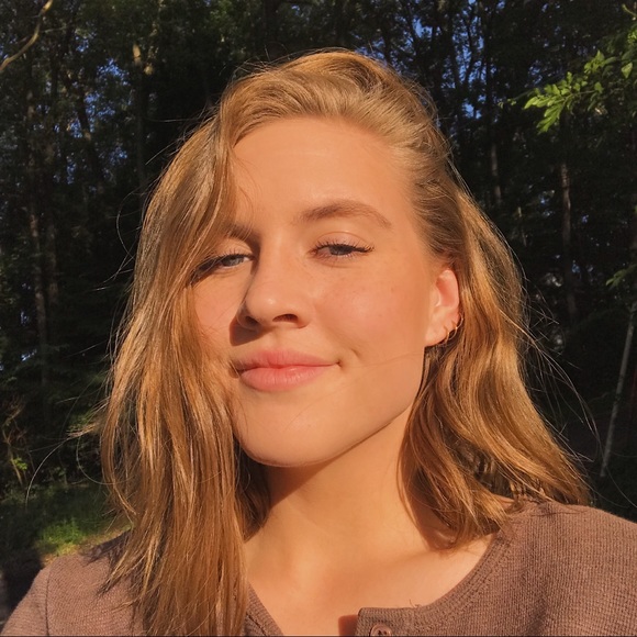 Profile Picture of Rhea Moore (@rheamoore7) on Poshmark