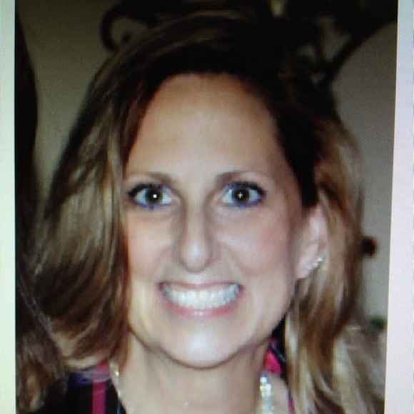 Profile Picture of Sandra Knight (@seknight55) on Poshmark