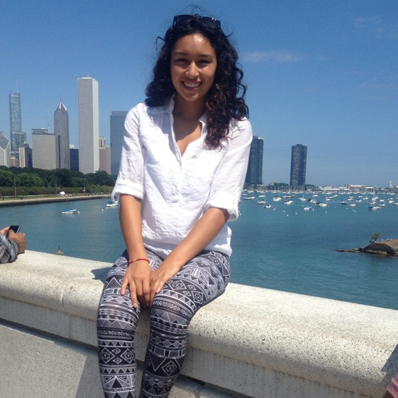 Profile Picture of Lore Perez (@loreeee) on Poshmark