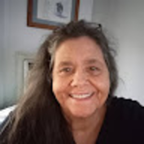 Profile Picture of Jonidee Deshner (@jonideedeshner) on Poshmark