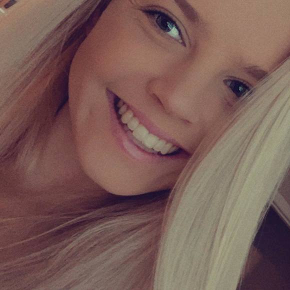 Profile Picture of Carley Regan (@cpregan123) on Poshmark