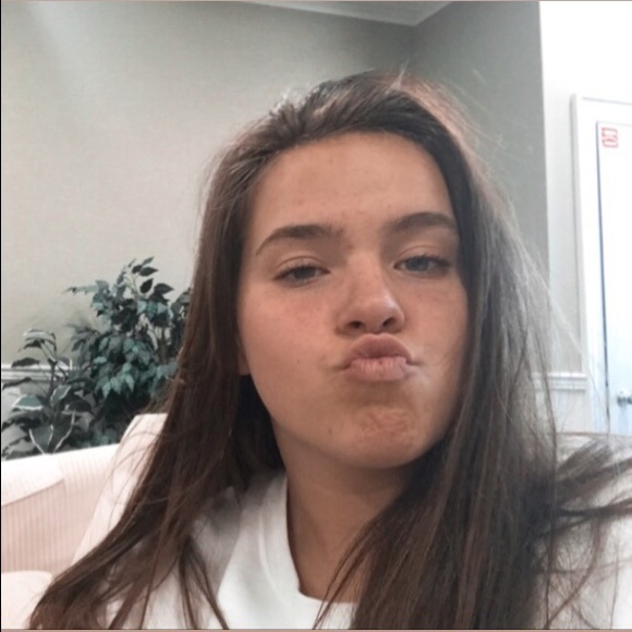 Profile Picture of Alice Miller (@alicemiller369) on Poshmark