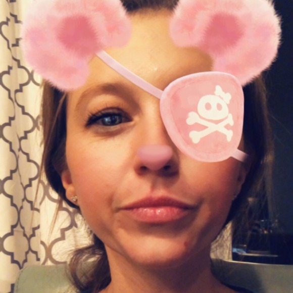 Profile Picture of Lori Duffy (@loriaxo85) on Poshmark