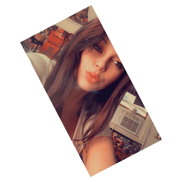 Destiny Bivins - Poshmark Profile Picture of Destiny Bivins (@destinylove99) on Poshmark