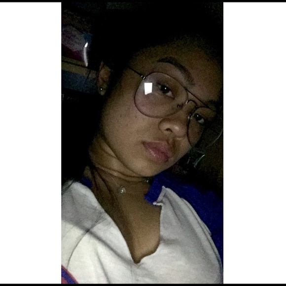 Profile Picture of Trisha Dee (@xotrishaaa) on Poshmark