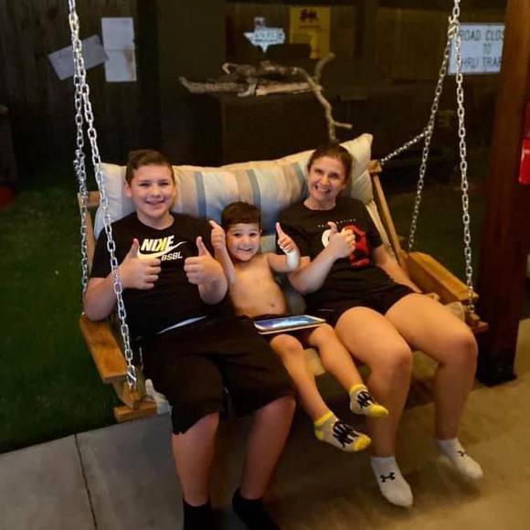 Profile Picture of Nikki Sharp (@sharpmom) on Poshmark