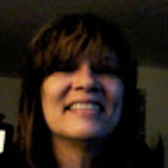 Profile Picture of Renee Barrett (@clonays) on Poshmark