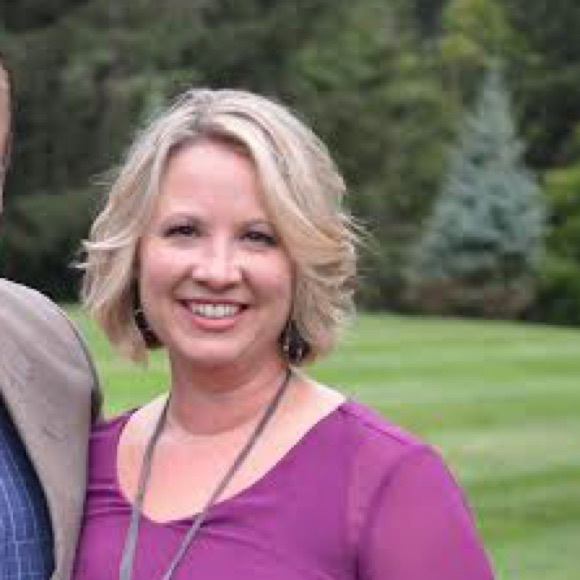 Profile Picture of Andrea Tardino (@sunnyrain885) on Poshmark