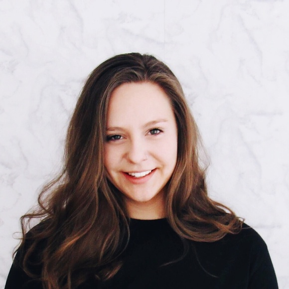 Profile Picture of Emily Gorton (@e200999) on Poshmark