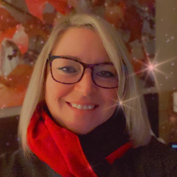 Profile Picture of Jennifer Merner (@hrhjenn) on Poshmark